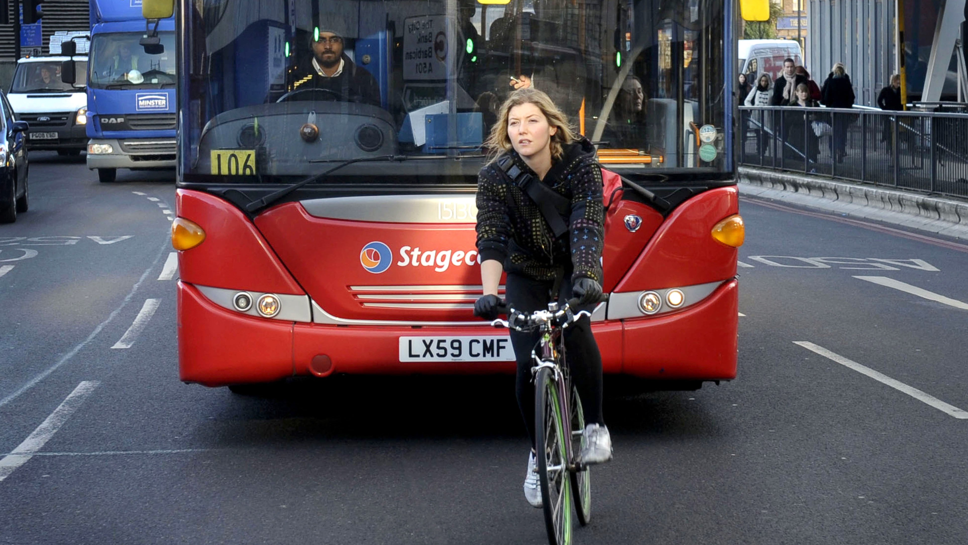 Cyklistka_autobus